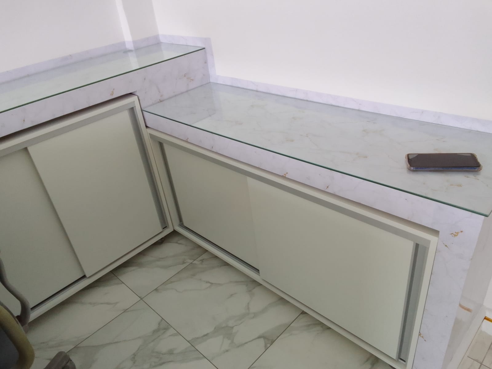 Bancada em Mármore com Vidro